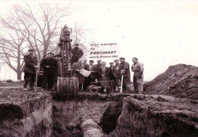 Aannemer J.P. van Eesteren start met de bouw van de Euromast, najaar 1958