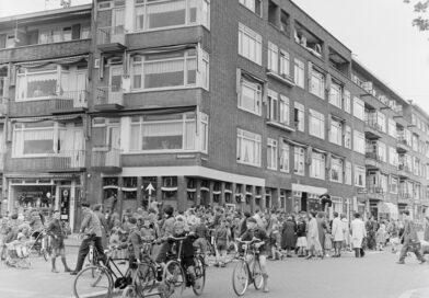 Een filiaal van de Spaarbank Rotterdam aan de Mijnsherenlaan, 1957