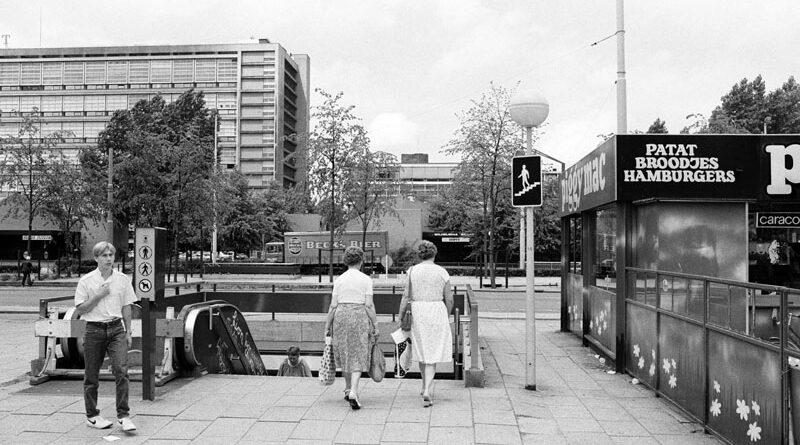 Het Weena bij de voetgangerstunnel, 1982