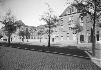 Het gebouw van de Rijkskweekschool voor vroedvrouwen aan de Henegouwerlaan, 1914
